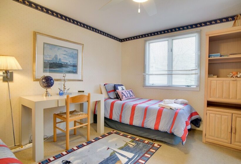 Charming Cape Cod Home W/ Patio, 2 Mi To Beach!