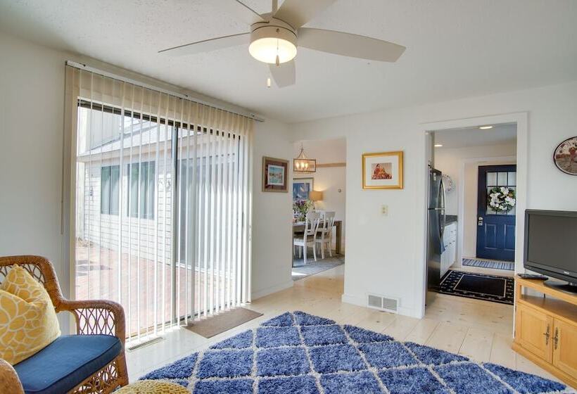 Charming Cape Cod Home W/ Patio, 2 Mi To Beach!