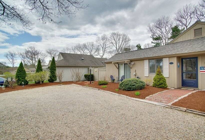 Charming Cape Cod Home W/ Patio, 2 Mi To Beach!