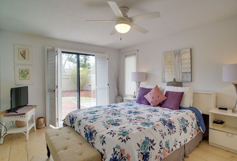 Charming Cape Cod Home W/ Patio, 2 Mi To Beach!