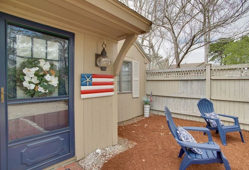 Charming Cape Cod Home W/ Patio, 2 Mi To Beach!
