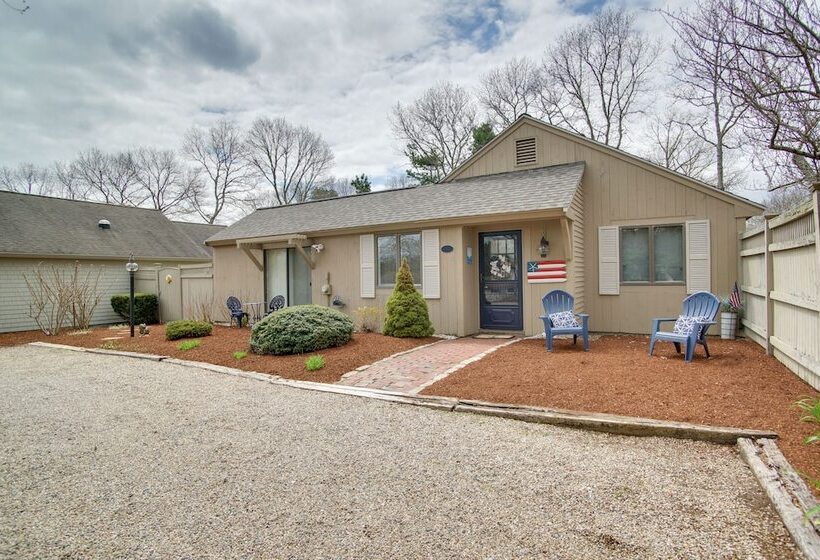 Charming Cape Cod Home W/ Patio, 2 Mi To Beach!
