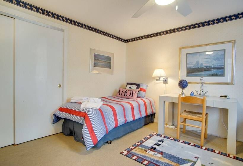 Charming Cape Cod Home W/ Patio, 2 Mi To Beach!