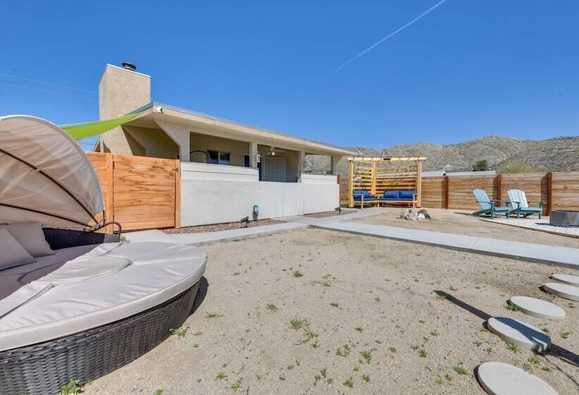 Charming Desert Cottage: 11 Mi To Joshua Tree