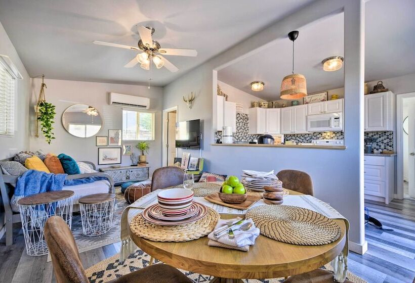 Charming Desert Cottage: 11 Mi To Joshua Tree