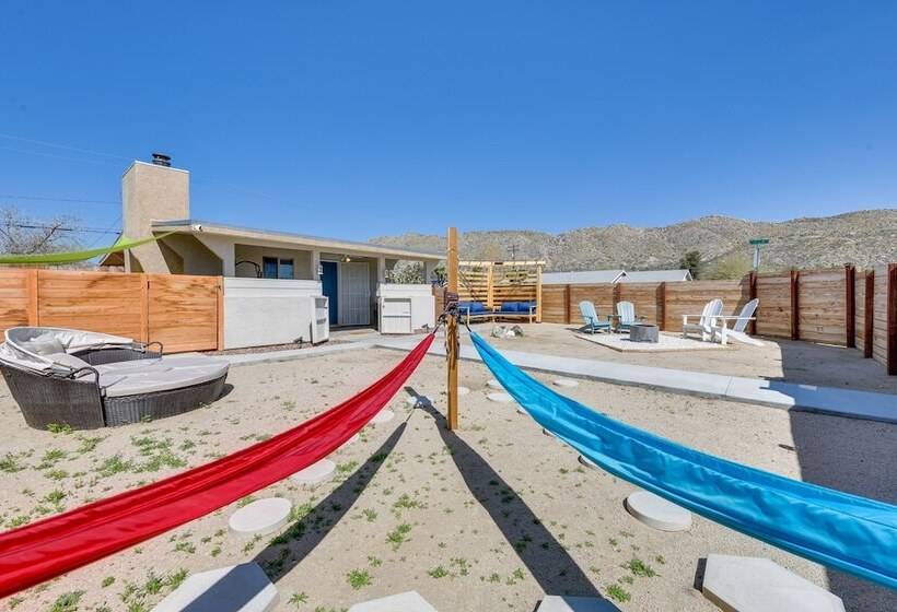 Charming Desert Cottage: 11 Mi To Joshua Tree