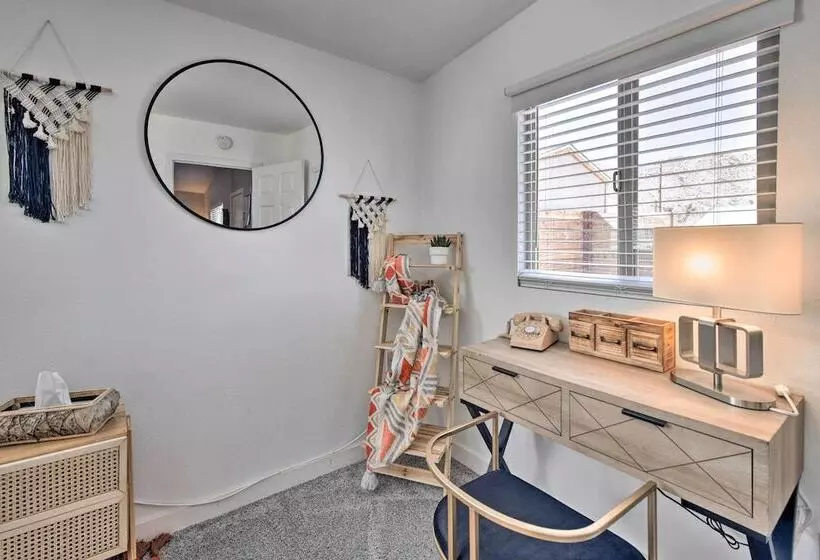 Charming Desert Cottage: 11 Mi To Joshua Tree