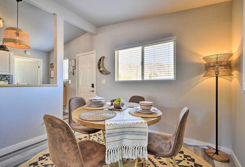 Charming Desert Cottage: 11 Mi To Joshua Tree