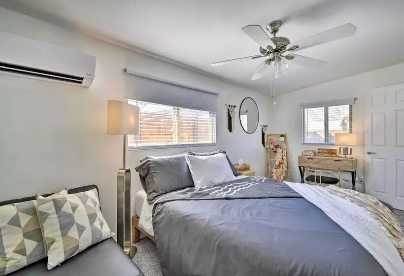 Charming Desert Cottage: 11 Mi To Joshua Tree
