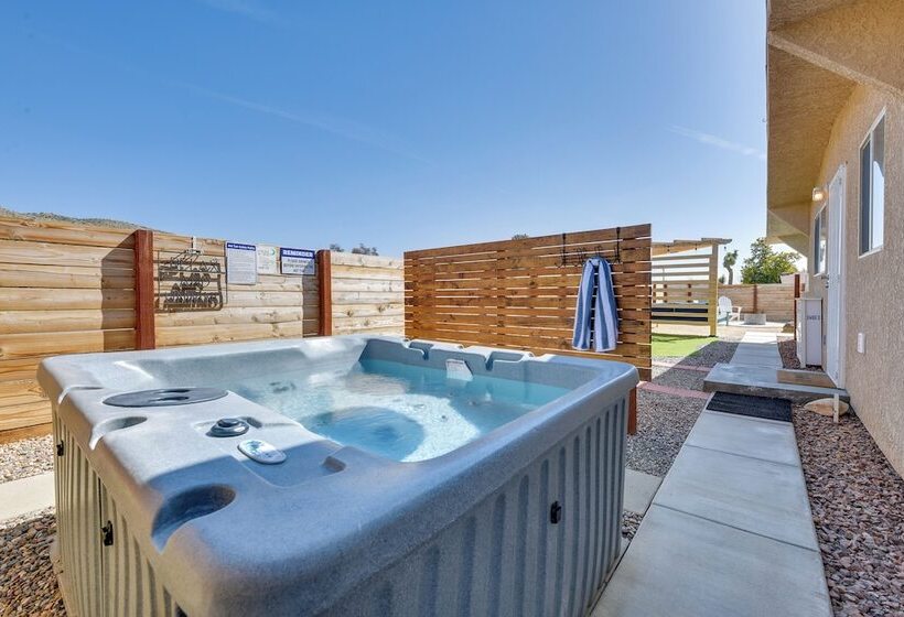Charming Desert Cottage: 11 Mi To Joshua Tree