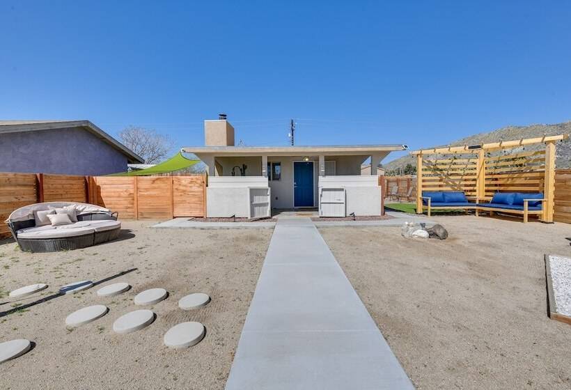 Charming Desert Cottage: 11 Mi To Joshua Tree