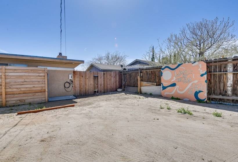 Charming Desert Cottage: 11 Mi To Joshua Tree