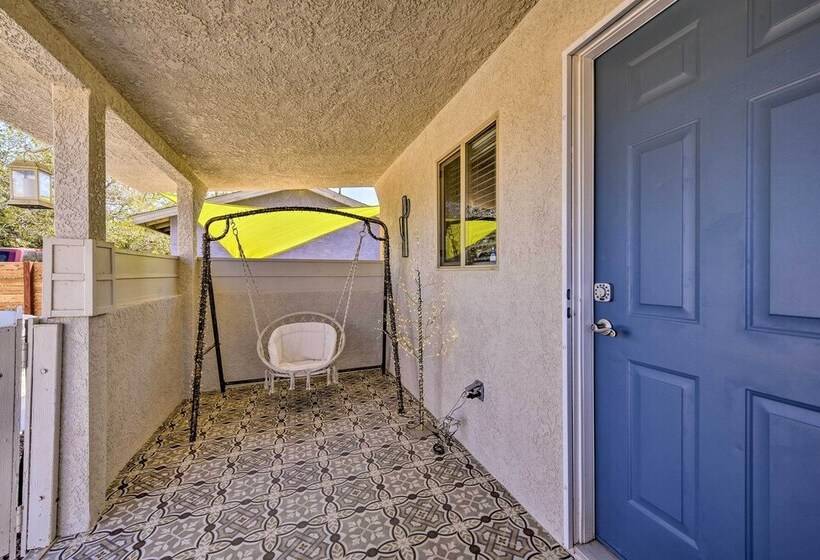 Charming Desert Cottage: 11 Mi To Joshua Tree