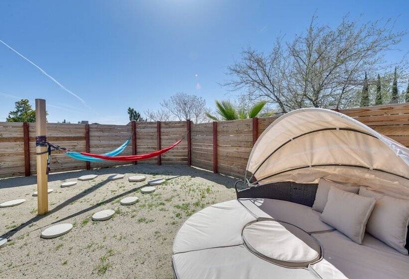 Charming Desert Cottage: 11 Mi To Joshua Tree