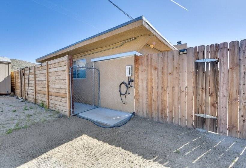 Charming Desert Cottage: 11 Mi To Joshua Tree