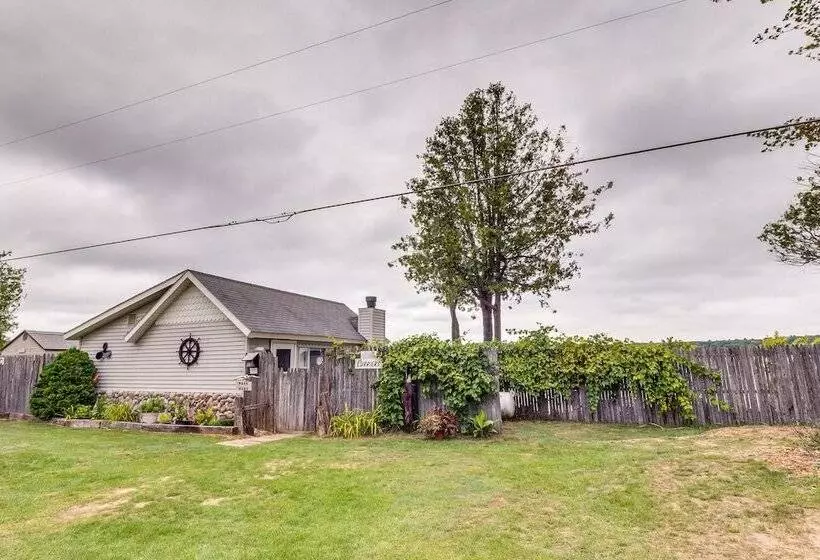 Little Traverse Lake Cottage: Beach Access & Dock!