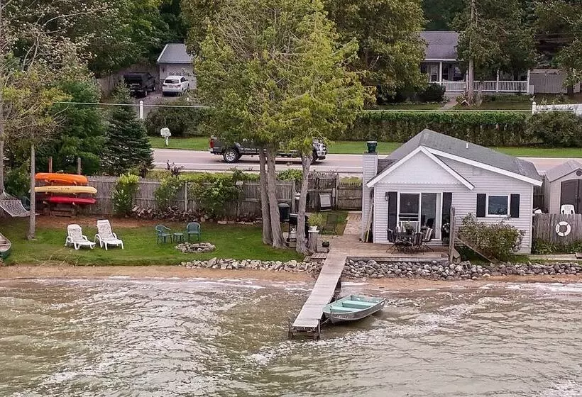 Little Traverse Lake Cottage: Beach Access & Dock!