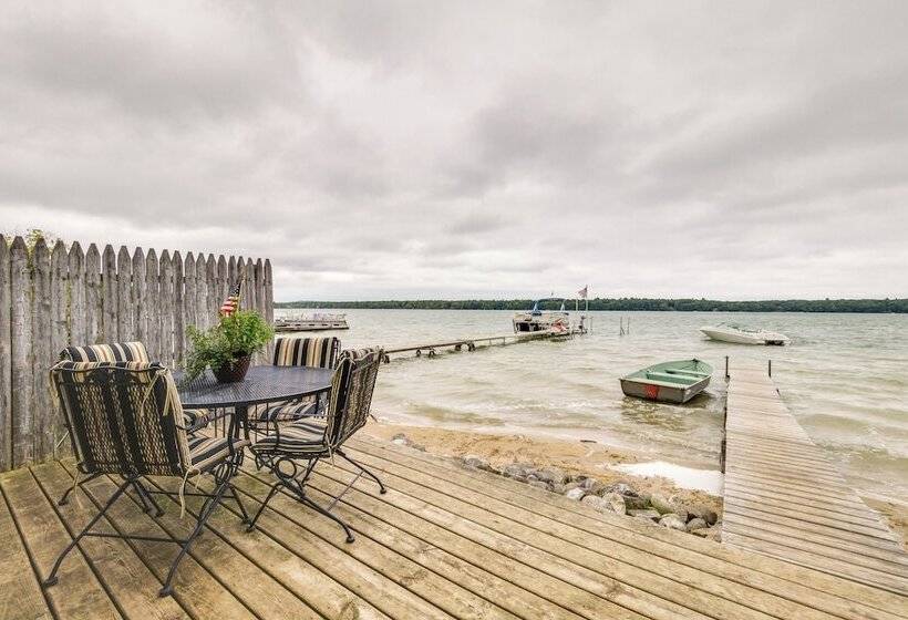 Little Traverse Lake Cottage: Beach Access & Dock!