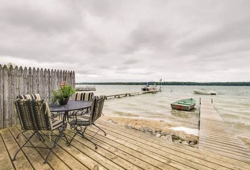 Little Traverse Lake Cottage: Beach Access & Dock!