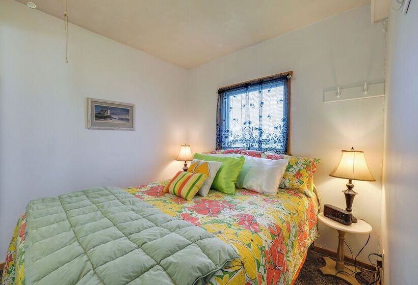 Little Traverse Lake Cottage: Beach Access & Dock!