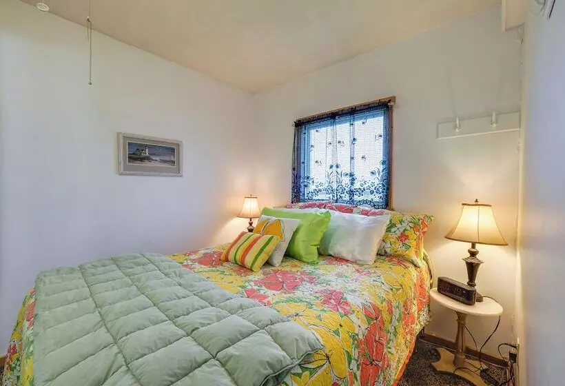 Little Traverse Lake Cottage: Beach Access & Dock!