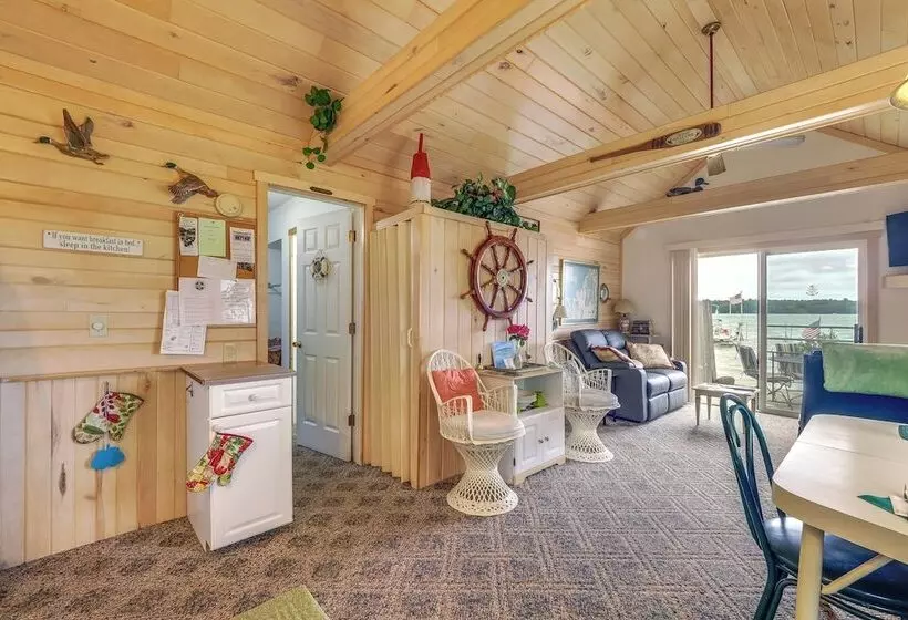 Little Traverse Lake Cottage: Beach Access & Dock!