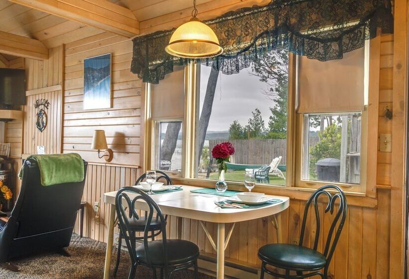 Little Traverse Lake Cottage: Beach Access & Dock!