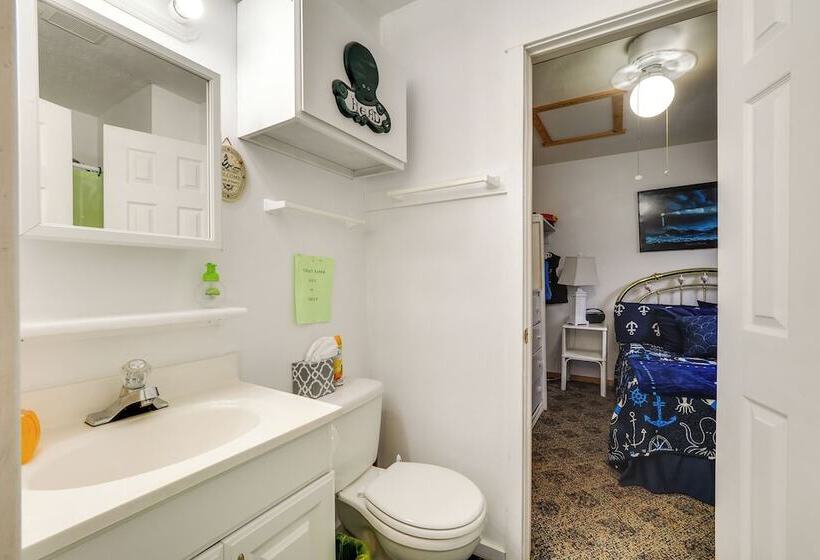 Little Traverse Lake Cottage: Beach Access & Dock!