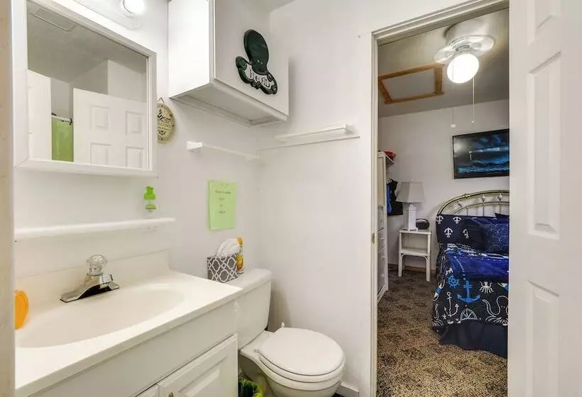 Little Traverse Lake Cottage: Beach Access & Dock!