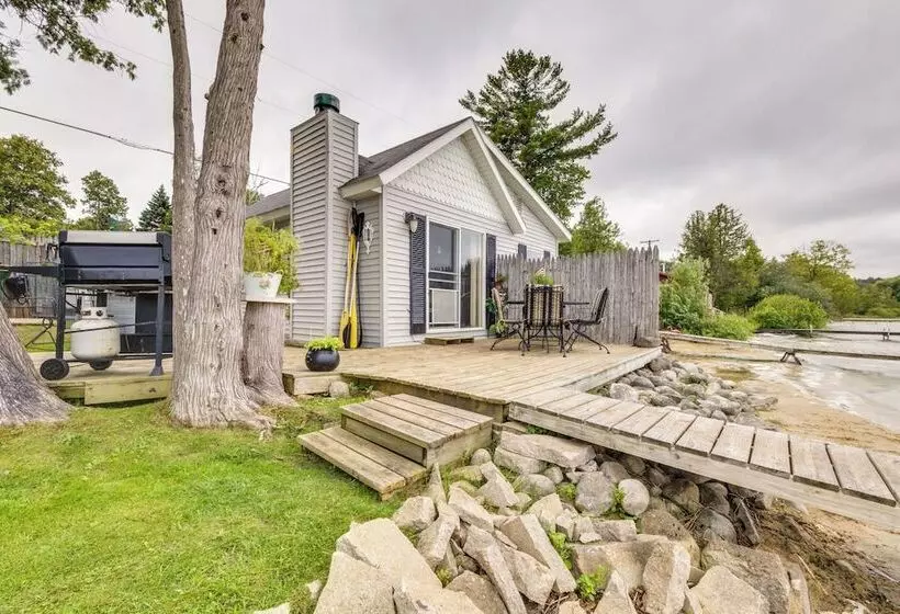 Little Traverse Lake Cottage: Beach Access & Dock!