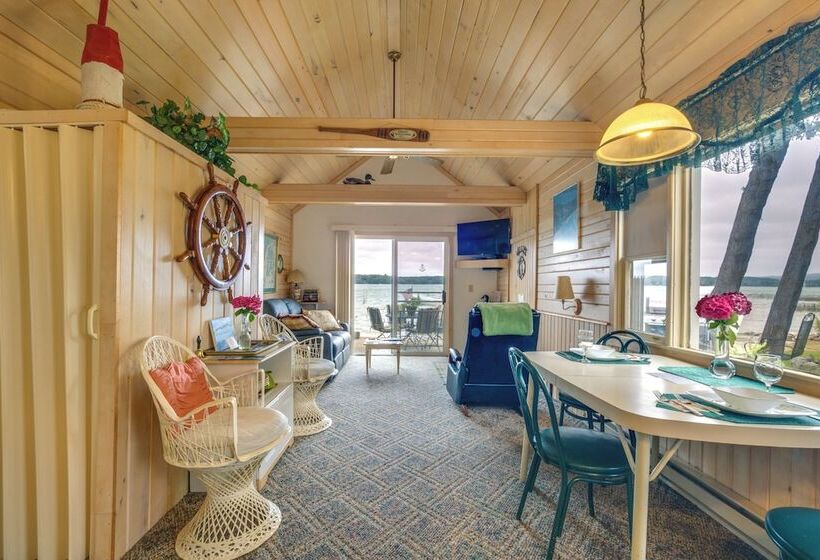 Little Traverse Lake Cottage: Beach Access & Dock!