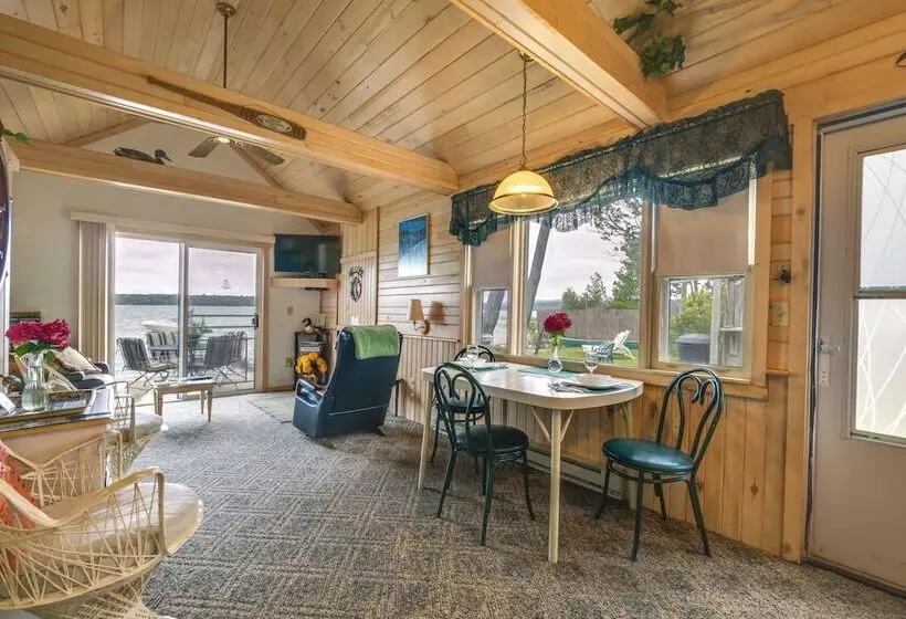 Little Traverse Lake Cottage: Beach Access & Dock!