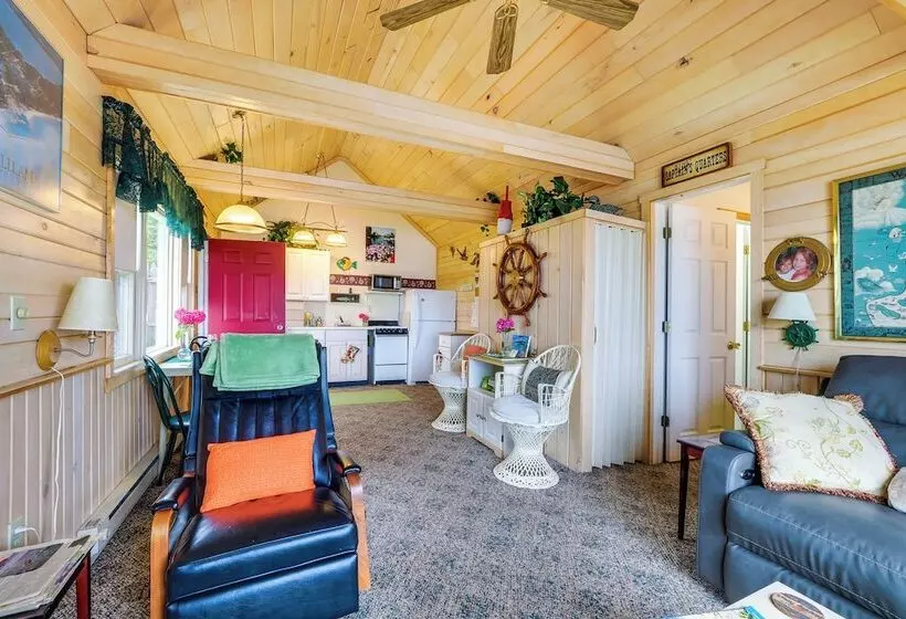 Little Traverse Lake Cottage: Beach Access & Dock!