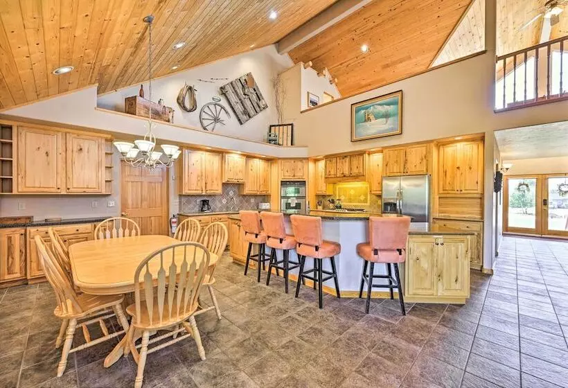 Charming, Spacious & Pet Friendly Buena Vista Home