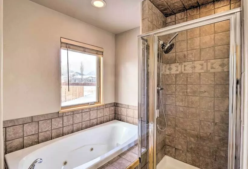 Charming, Spacious & Pet Friendly Buena Vista Home