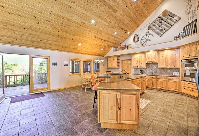 Charming, Spacious & Pet Friendly Buena Vista Home