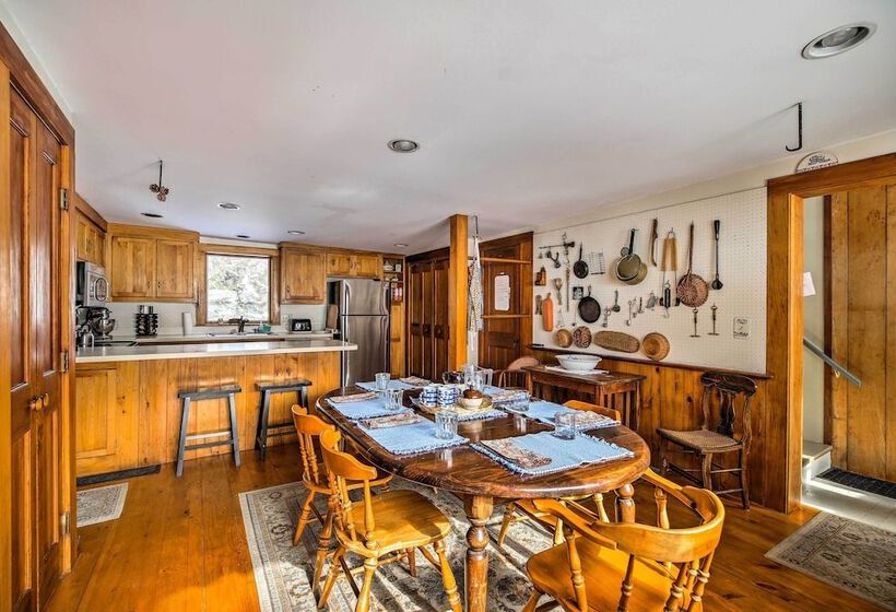 Chester Farmhouse On 100 Acres, 15 Min To Okemo!