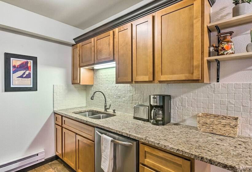 Creekside Morrison Cabin ~ 9 Mi To Red Rocks Park!