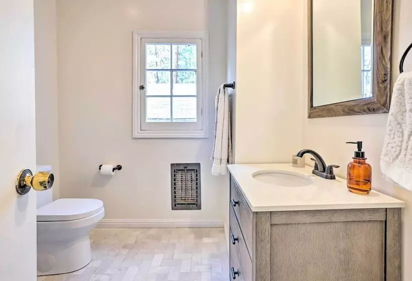 Cozy Home, 1/2 Mi To Downtown, 4 Mi To Hikes!