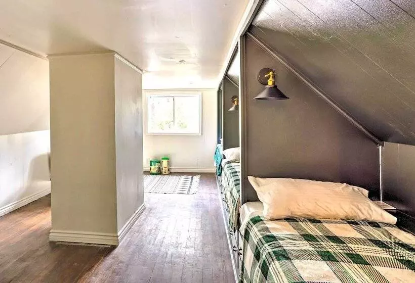 Cozy Home, 1/2 Mi To Downtown, 4 Mi To Hikes!