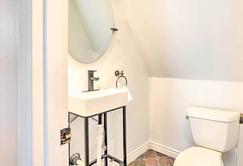 Cozy Home, 1/2 Mi To Downtown, 4 Mi To Hikes!