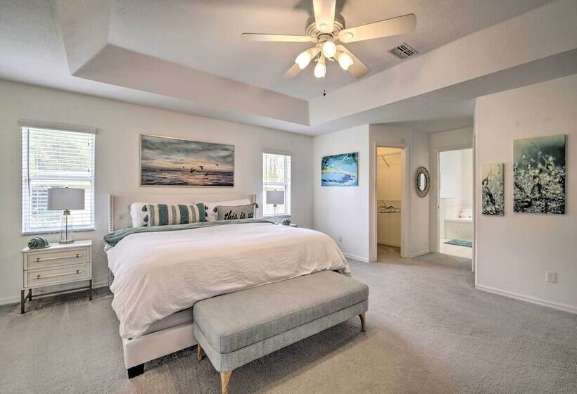 Crystal River Gem Near Three Sisters Springs!