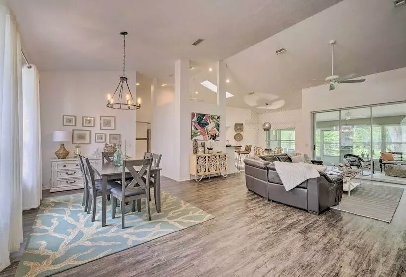 Crystal River Gem Near Three Sisters Springs!