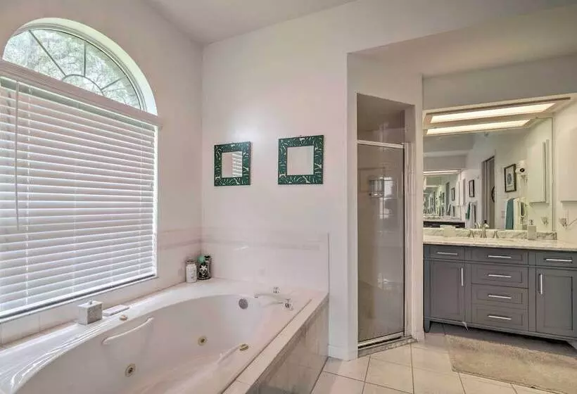 Crystal River Gem Near Three Sisters Springs!