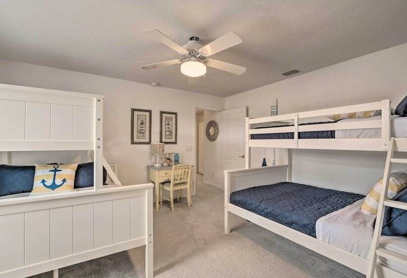 Crystal River Gem Near Three Sisters Springs!