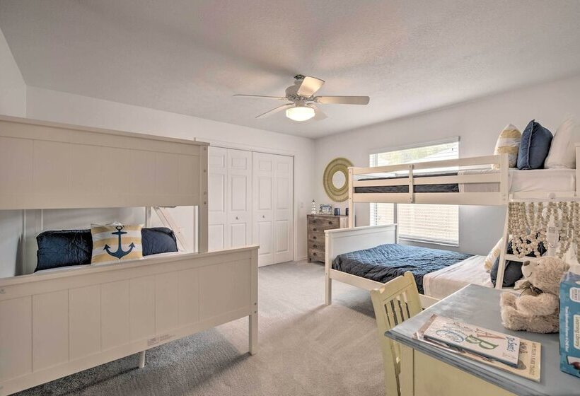 Crystal River Gem Near Three Sisters Springs!