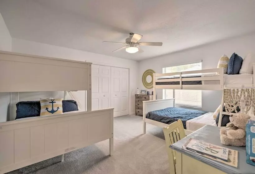 Crystal River Gem Near Three Sisters Springs!