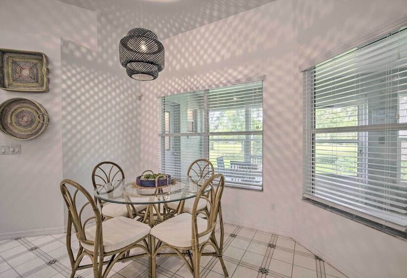 Crystal River Gem Near Three Sisters Springs!