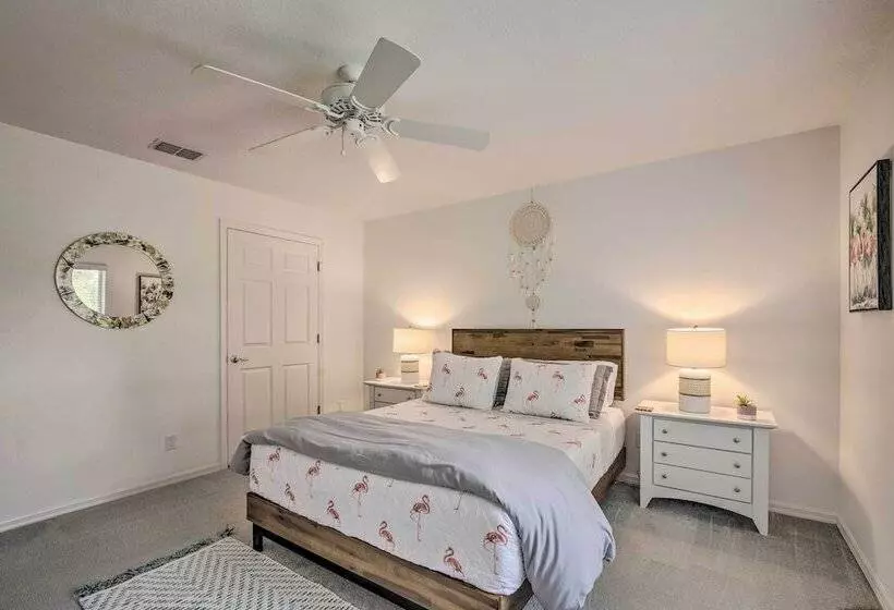 Crystal River Gem Near Three Sisters Springs!