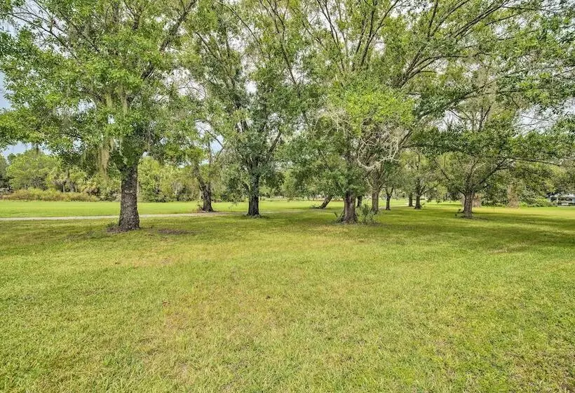 Crystal River Gem Near Three Sisters Springs!